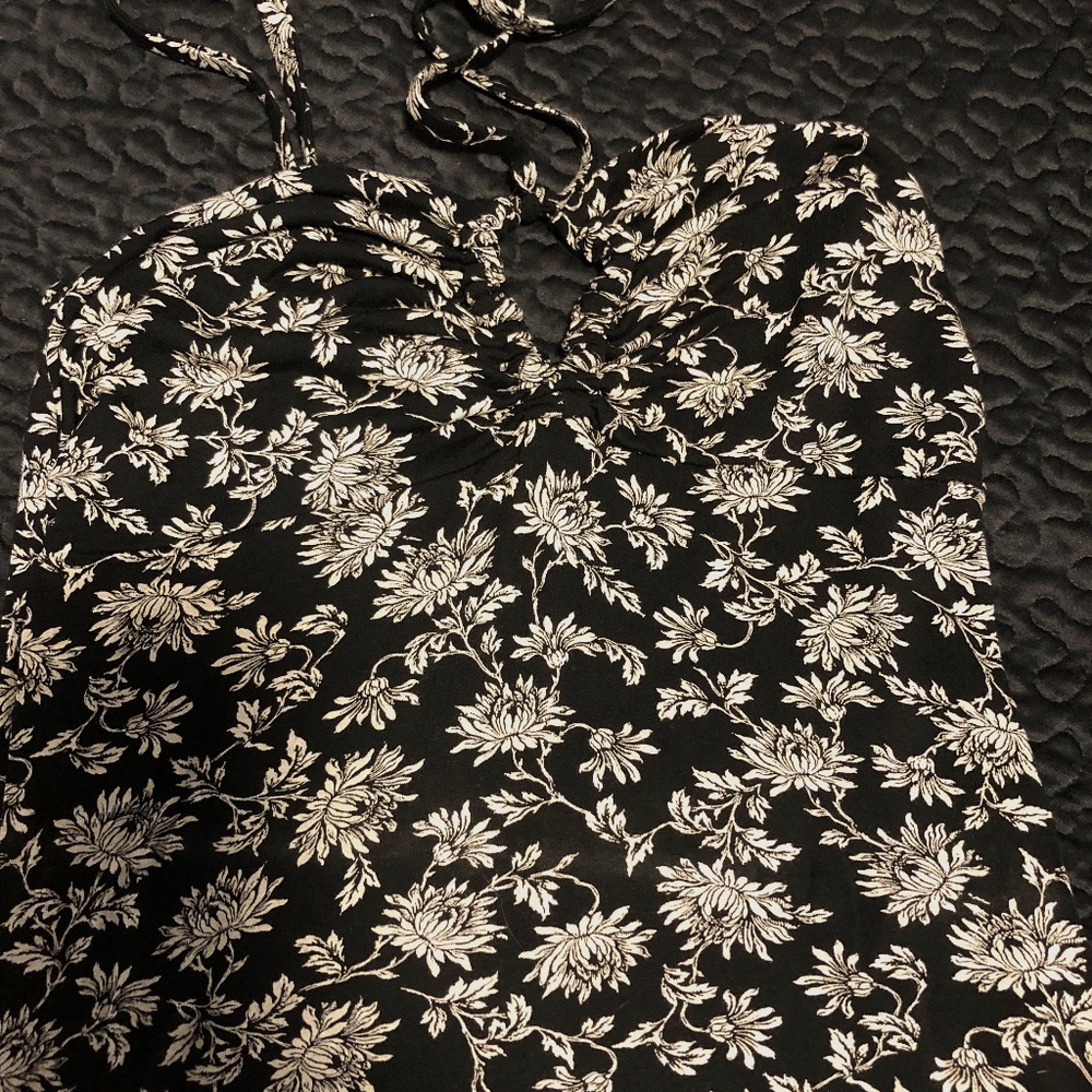 Jacqueline Conoir Blk w/Wh Floral Halter Top